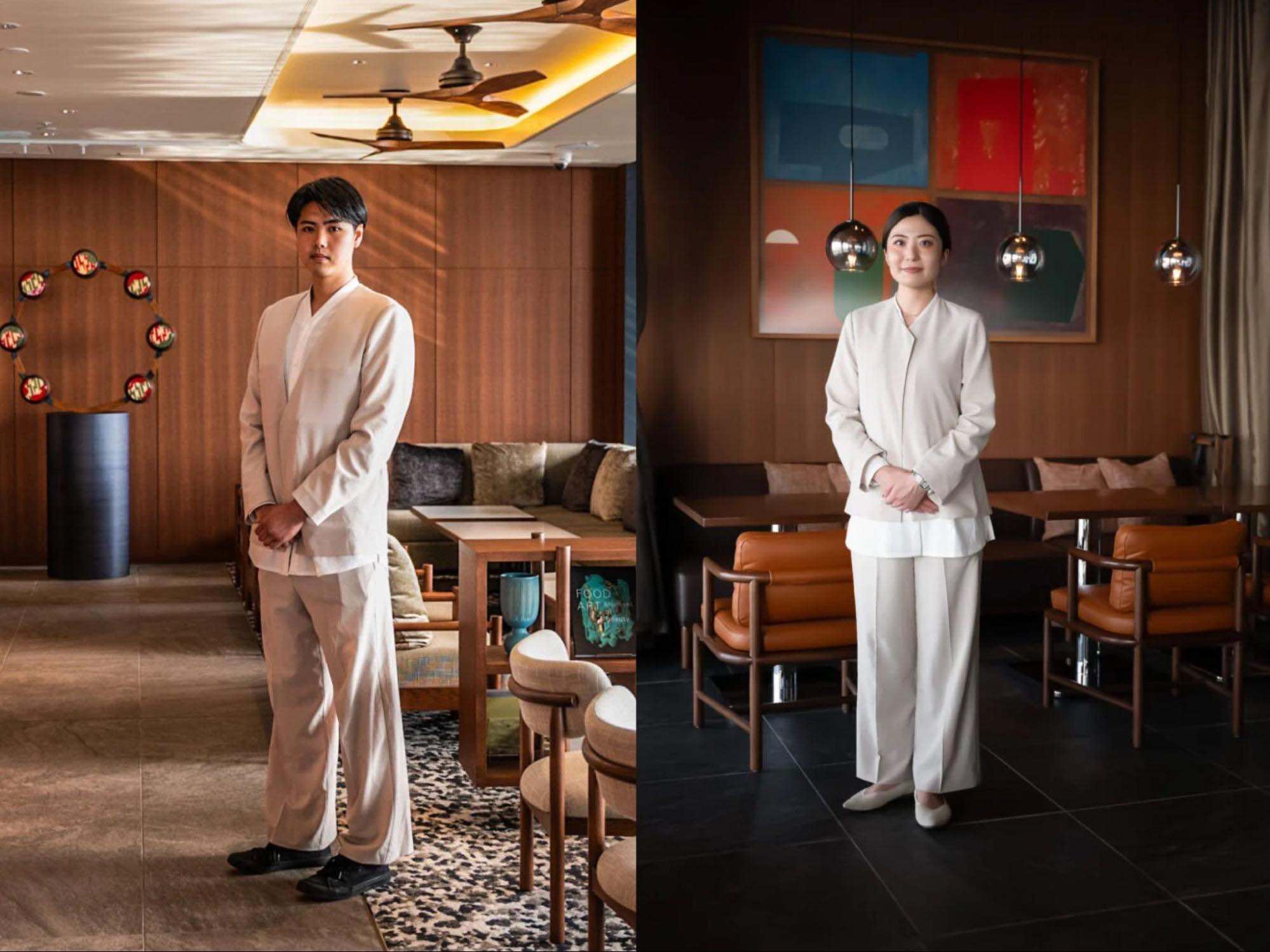 ベージュのセットアップを着用したホテル従業員