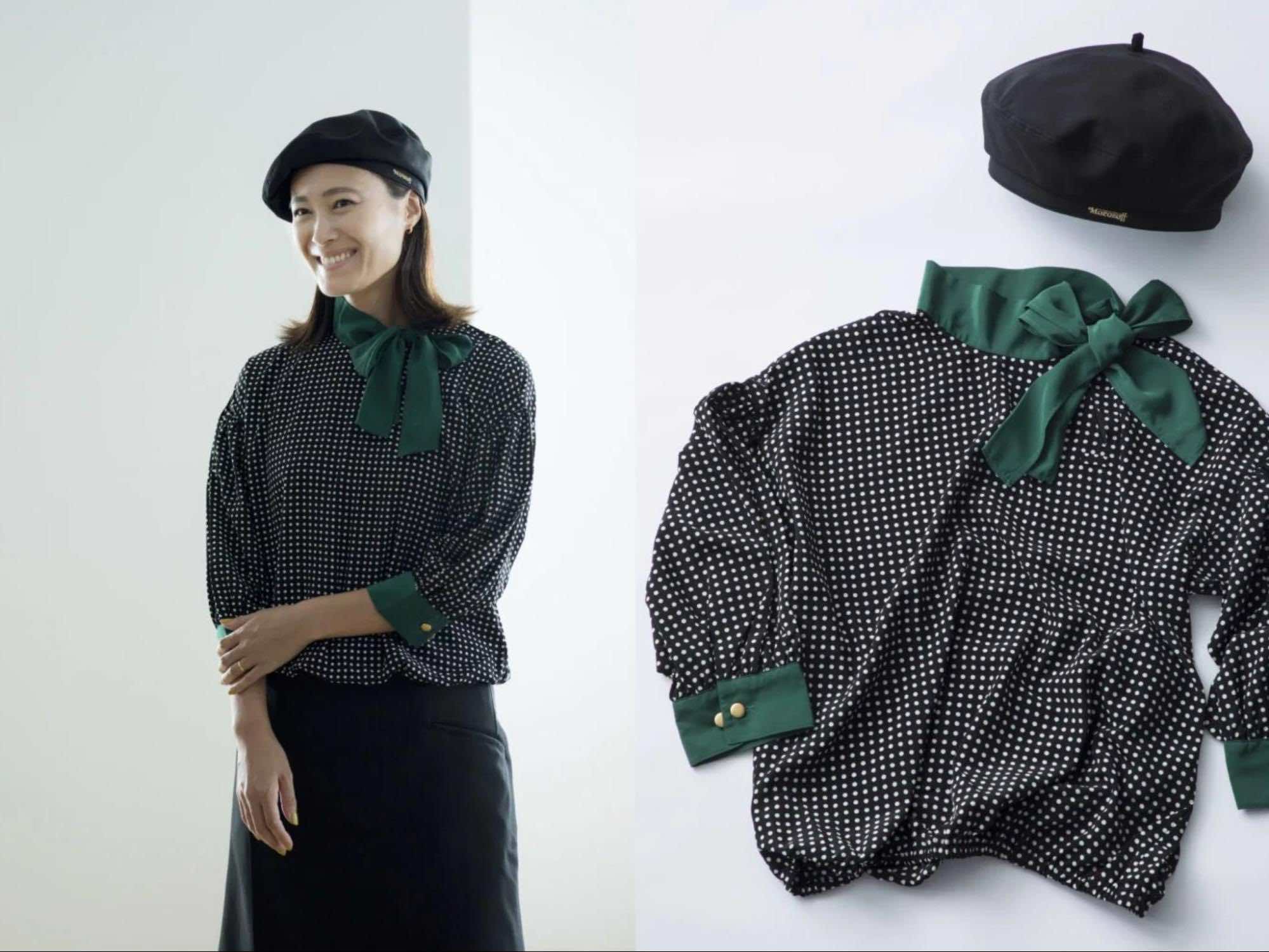 グリーンのリボンが付いたネイビーのドットブラウスと黒の帽子を着用した飲食店スタッフ